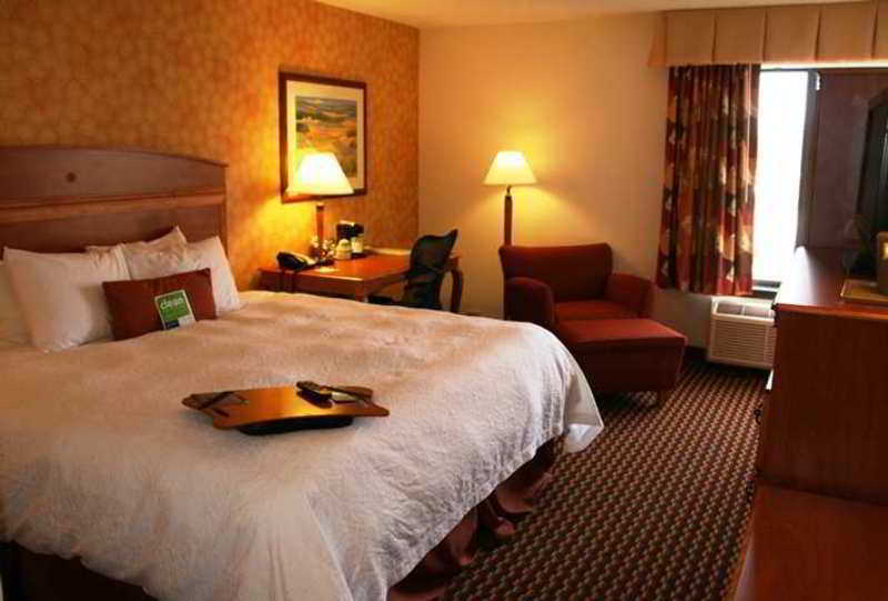 Hampton Inn Кълъмбия Стая снимка